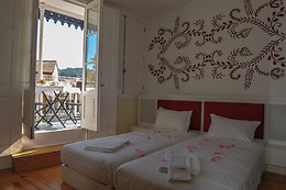 Trovador City Guest House