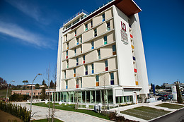 Breaking Business Hotel