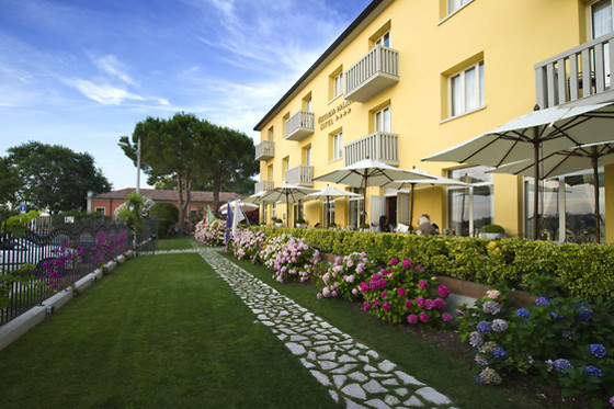 Viktoria Palace Hotel - photo 4