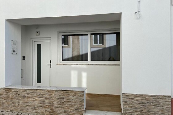 Singer’s Lounge - photo 1