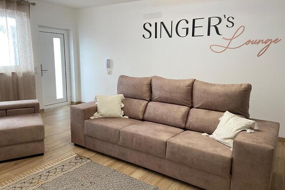 Singer’s Lounge - photo 0