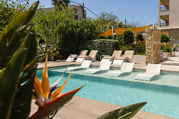 INSTANTS BOUTIQUE HOTEL