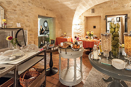 Hostellerie Le Castellas / Maison du Barry