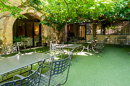 Hostellerie Le Castellas / Maison du Barry
