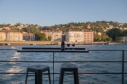 LA PÉNICHE 