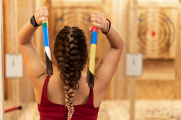 THE AXE THROWING CLUB