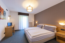 Flos Hotel