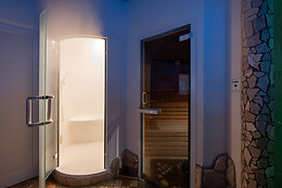 Flos Hotel
