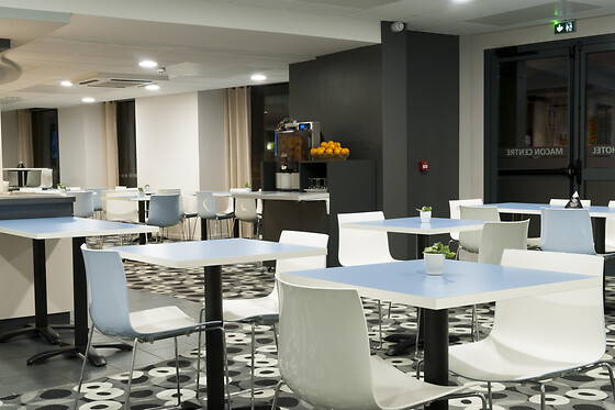 Brit Hotel Mâcon Centre Gare - photo 2