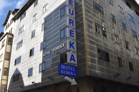 YOMO EUREKA HOTEL - photo 7