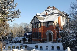 Martin's Manoir ***