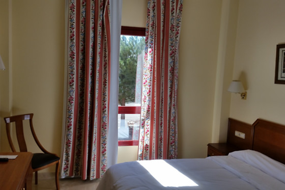 HOTEL HUMANES - photo 0