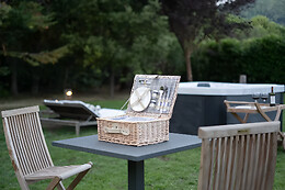 UnderDome Glamping