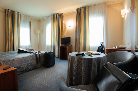 PHI Hotel Astoria - photo 4