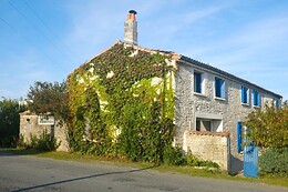 La Jolie longère fleurie