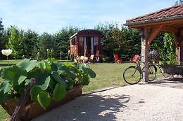La Roulotte et le Séchoir à Tabac de la Vallée du Lot