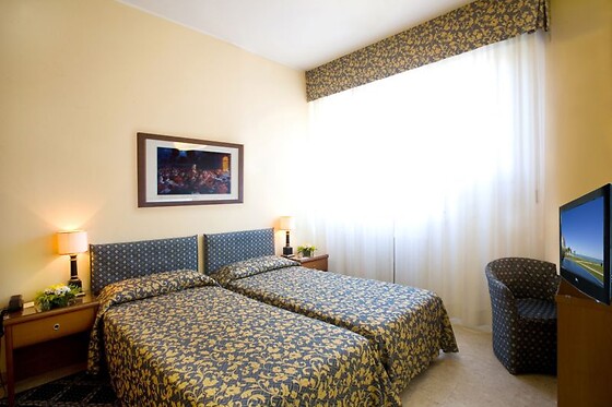 Hotel Savoy - photo 8