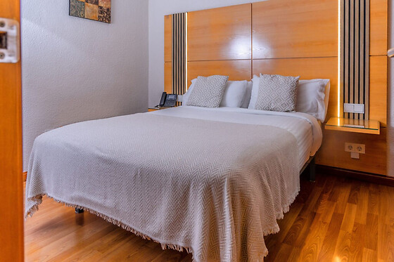 HOTEL SERRANO - photo 0
