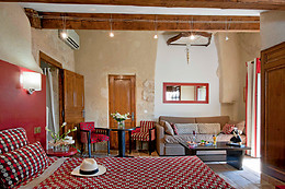 Hostellerie Le Castellas / Maison du Barry