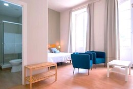 TRIANA 103 ROOMS & SUITES