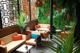 Yuki Lounge Bar & Restaurant