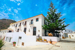 HOTEL MUSEO LUCAINENA